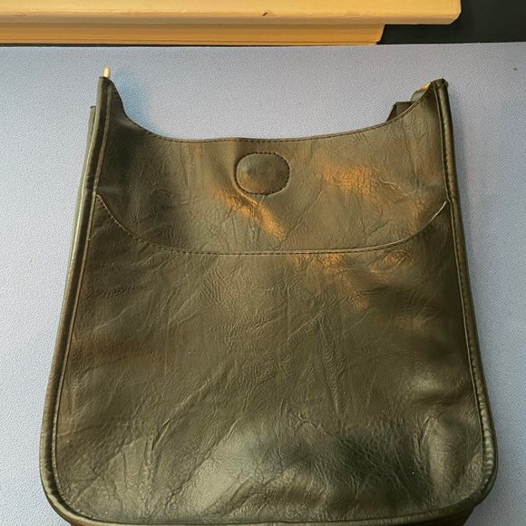 Handbags - Black Crossbody Bag with Straps